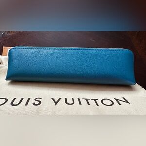 NWT Authentic Louis Vuitton Teal Leather Accessory. Code M58270